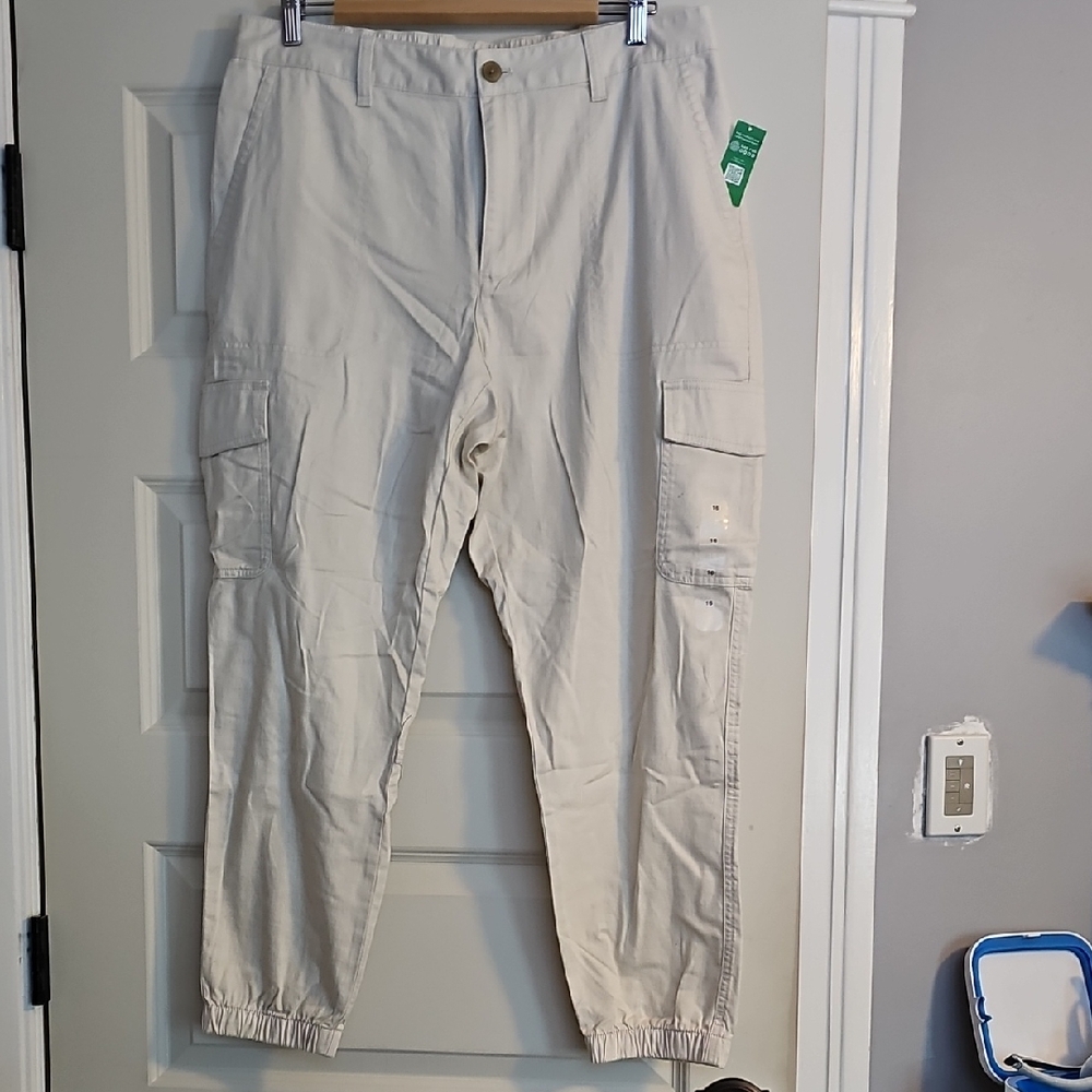 GAP Womens Cream Cargo Pants with Utilitarian Design